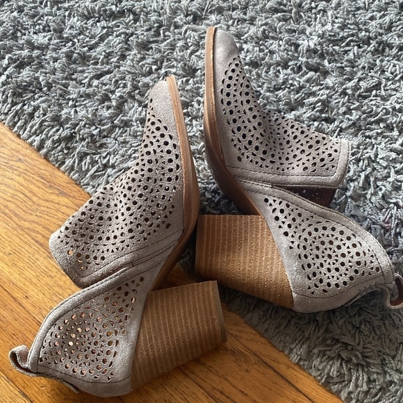 Jeffrey Campbell Rosalee suede perforated Booties sz 10 - Picture 7 of 14